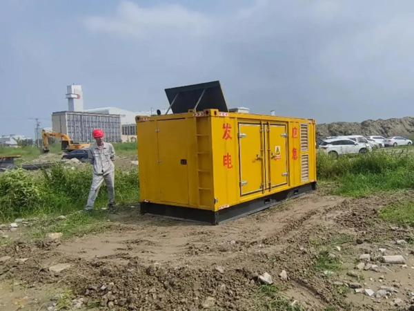 中和镇200KW柴油发电机机组每小时的油耗量受哪些因素影响？