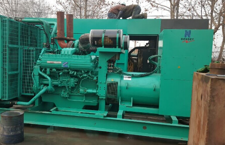 中和镇发电机组如何判断水冷式机油散热器内部是否需要清洗？